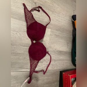 32D never worn Victoria secret purple star bra, lined t shirt bra